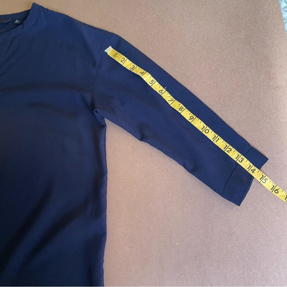 Uniqlo Classic Minimalist Lightweight Navy Blue V-neck Blouse - Picture 4 of 7